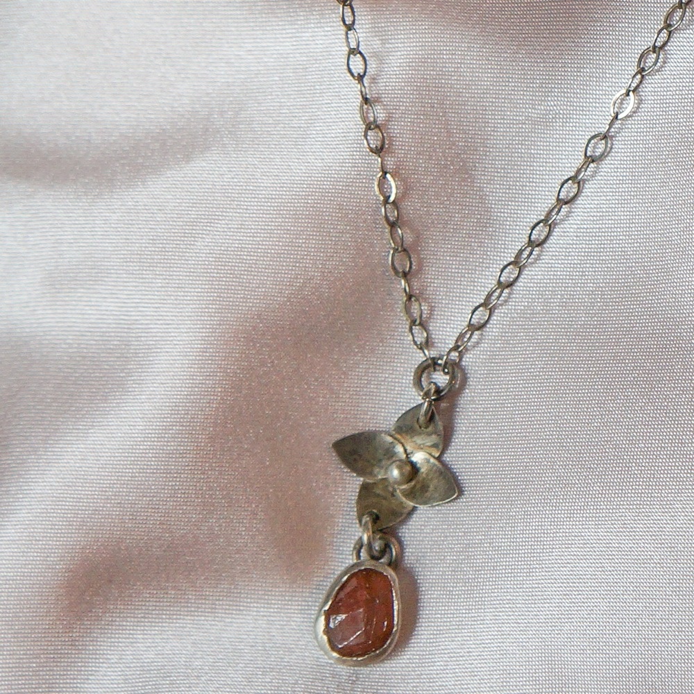 Handmade‎ sterling silver sunstone necklace
